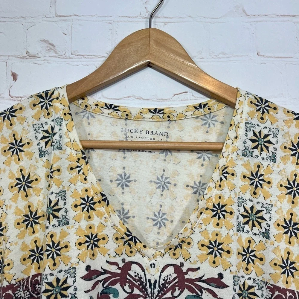 Lucky Brand Aztec Floral T Shirt Womens Small Short Sleeve Hem Slits - Picture 3 of 7